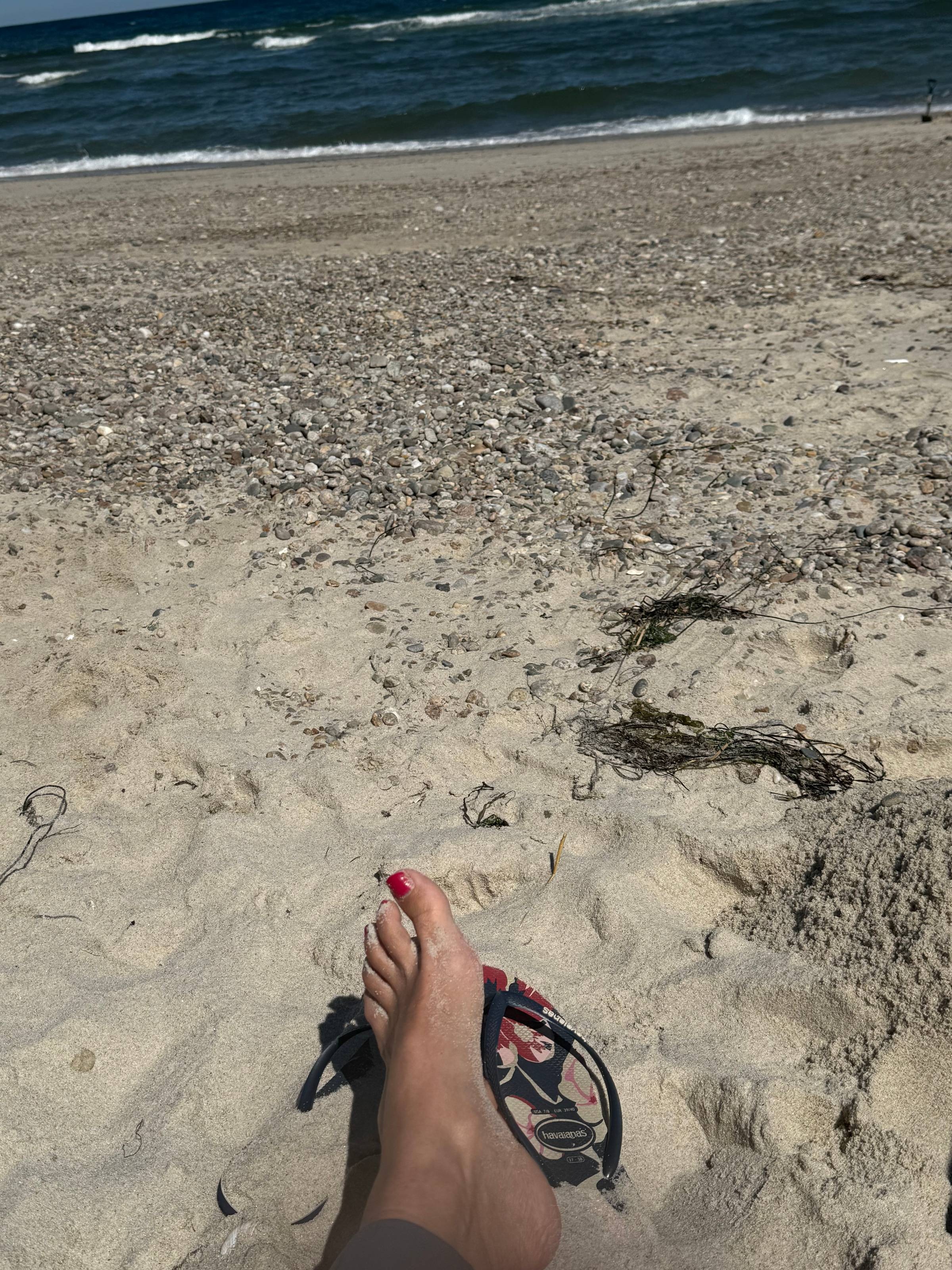 Resting on sandy beach with ocean waves in background, symbolizing ease and spaciousness